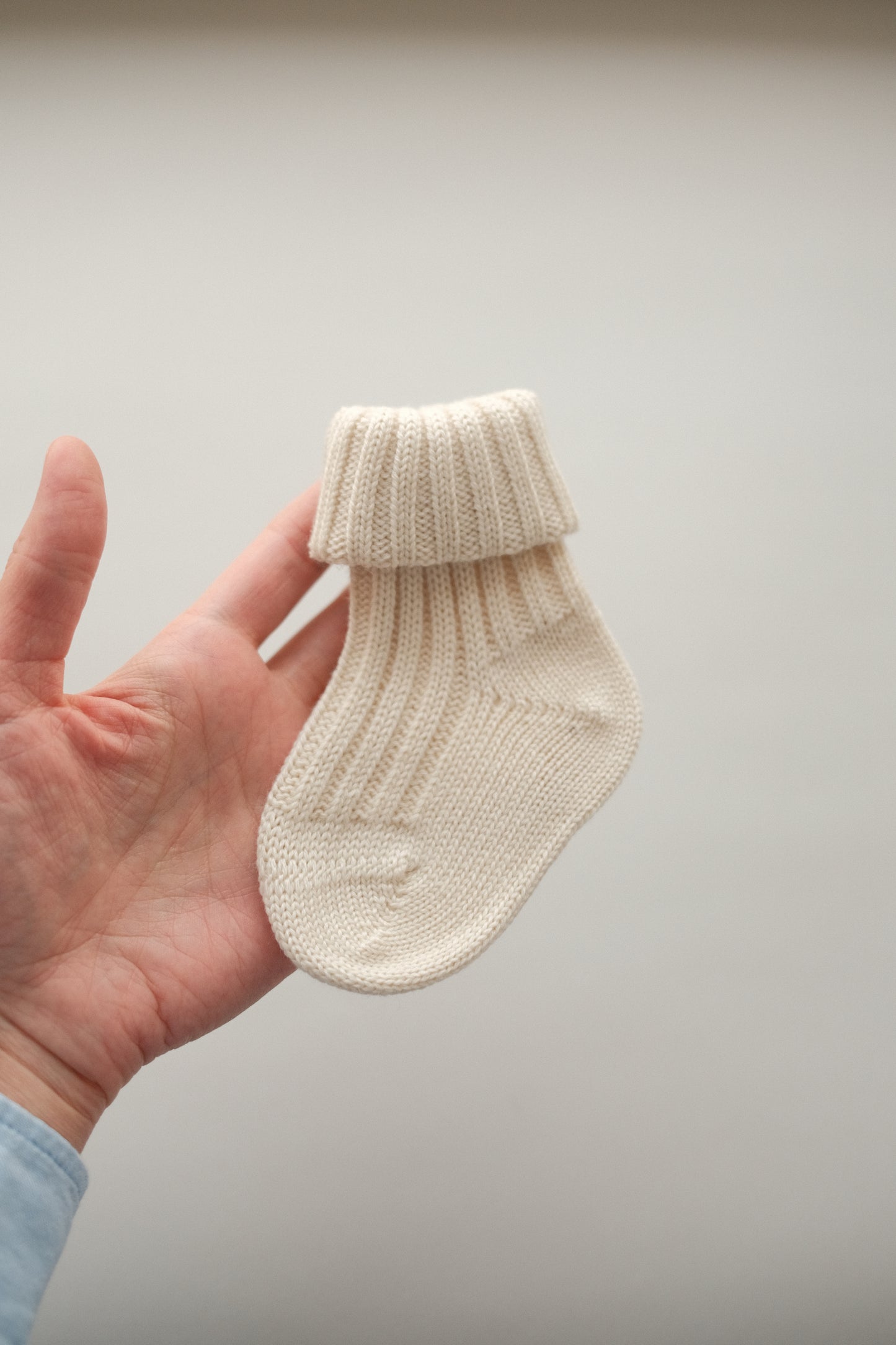 Organic wool baby socks – natural white
